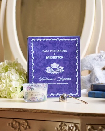 VELA  HORTENSIAS E SEGREDOS 90G E APAGADOR DE VELAS